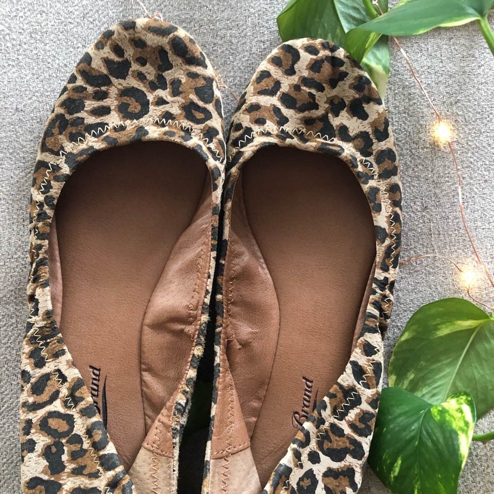 Super cute and comfy leopard pattern flats